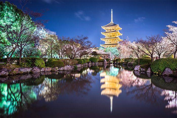 山東濟南夜景照明工程,樓體樓宇亮化工程,LED發光標識工程,夜景景觀照明工程,夜景泛光照明,LED照明,LED發光字工程,亮化工程,LED外露發光字