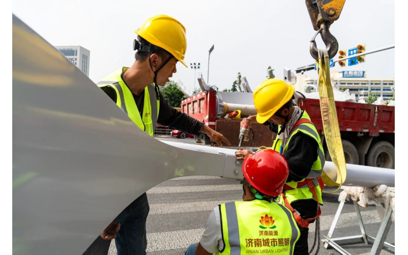 濟南工業(yè)南路LED路燈升級改造完成